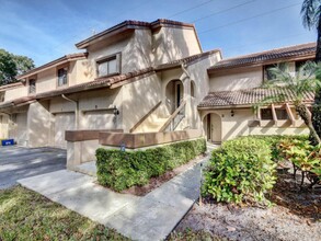 5700 Coach House Cir in Boca Raton, FL - Building Photo - Building Photo