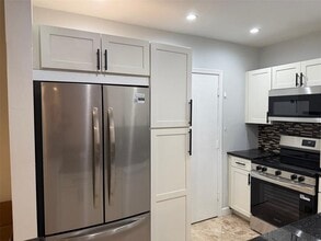 5700 NE 22nd Way in Fort Lauderdale, FL - Building Photo - Building Photo