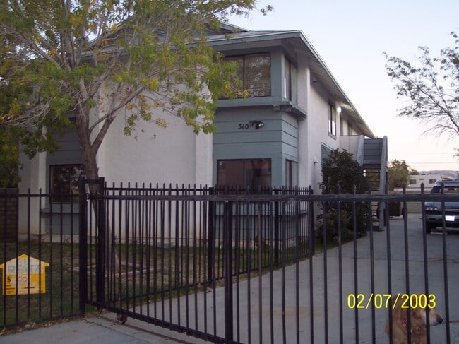 510 E Avenue Q2, Unit A in Palmdale, CA - Foto de edificio - Building Photo