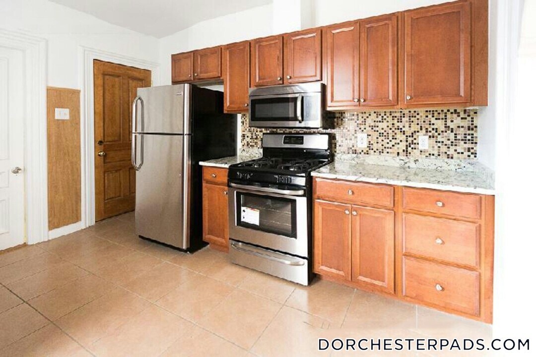 7 Greenmount St in Boston, MA - Building Photo