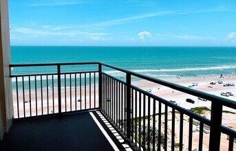 3051 S Atlantic Ave in Daytona Beach, FL - Building Photo - Building Photo