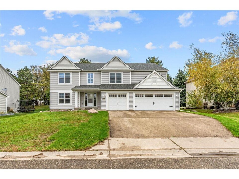 2117 Vermillion Curve in Woodbury, MN - Building Photo