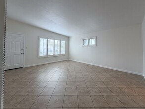 1065 Belfast Ln in Ventura, CA - Building Photo - Building Photo