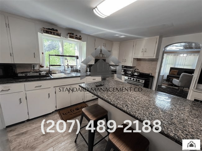property at 8 Valliere Ct