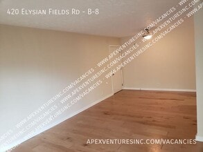 420 Elysian Fields Rd in Nashville, TN - Foto de edificio - Building Photo