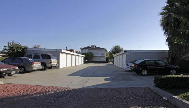 6752 Western Ave in Buena Park, CA - Foto de edificio - Building Photo