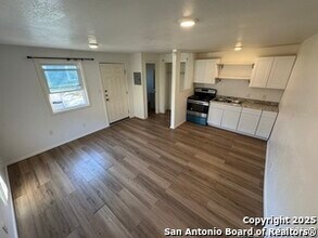 411 Cincinnati Ave in San Antonio, TX - Building Photo - Building Photo
