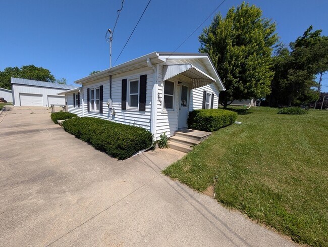 property at 905 E 8th St S