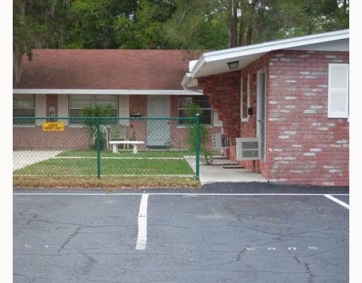 5749 Indiana Ave in New Port Richey, FL - Foto de edificio - Building Photo