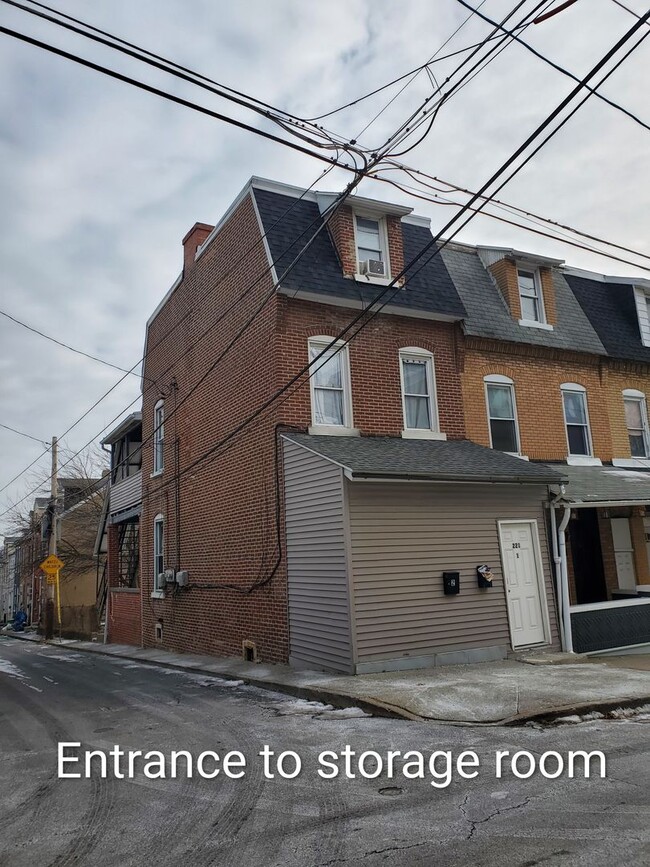 221 N Penn St in Allentown, PA - Building Photo - Building Photo