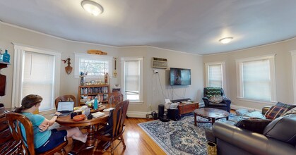 8 Chapman Pl, Unit #2 in Cambridge, MA - Building Photo - Building Photo