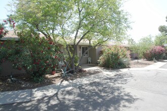 370-390 E Calle Arizona in Tucson, AZ - Foto de edificio - Building Photo