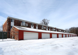 Crandall Park Apartments in Youngstown, OH - Building Photo - Building Photo