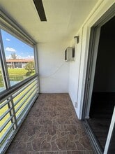 154 Northampton H in West Palm Beach, FL - Foto de edificio - Building Photo