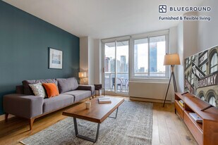 560 W 43rd St in New York, NY - Building Photo