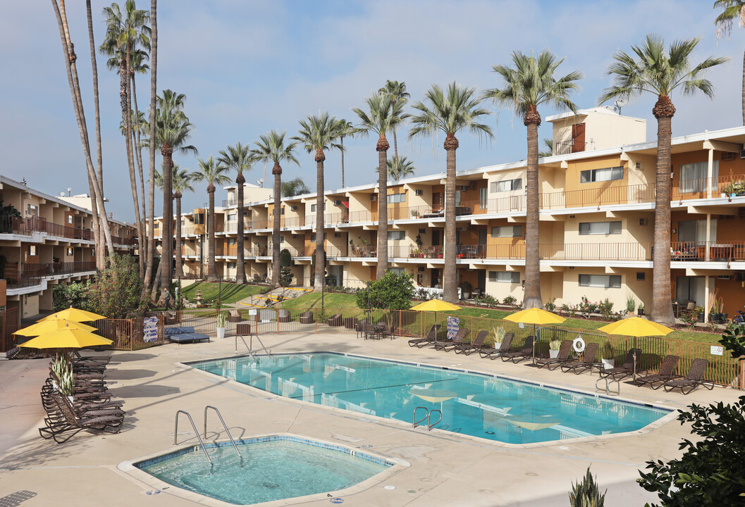 DIPLOMAT PARK APARTMENTS in Valley Village, CA - Building Photo