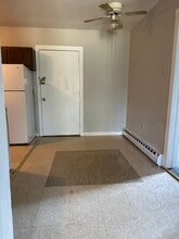 64 Main St, Unit Apt A in Somers, CT - Building Photo - Building Photo