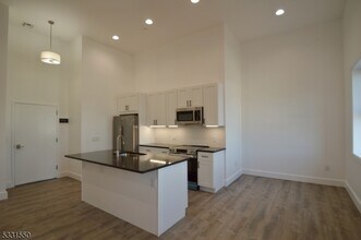 340 Millburn Ave-Unit -3A in Millburn, NJ - Building Photo - Building Photo