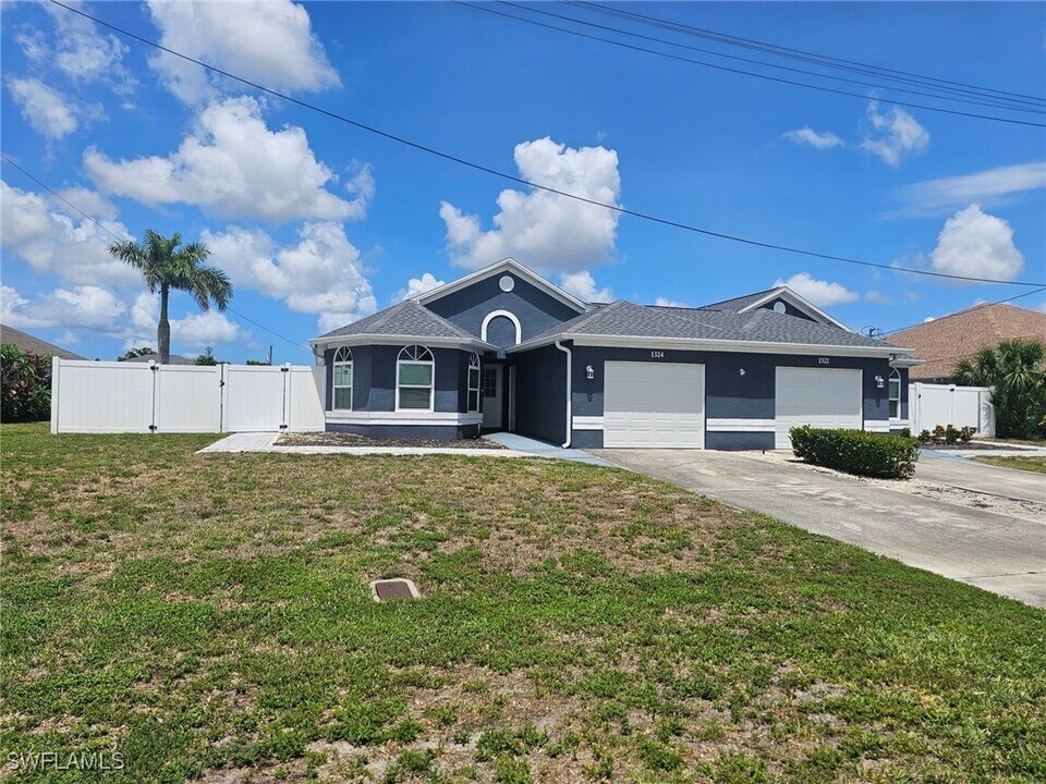 1324 SE 6th Ave in Cape Coral, FL - Building Photo