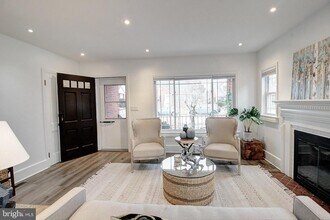 102 Frederick Ave in Frederick, MD - Building Photo - Building Photo