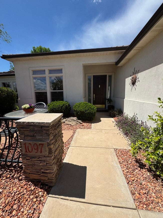 1097 N Berkshire Dr in Washington, UT - Building Photo - Building Photo