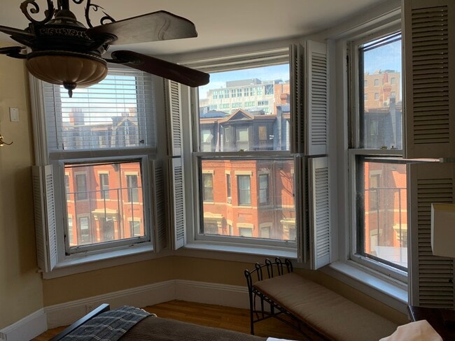 40 Hereford St in Boston, MA - Foto de edificio - Building Photo