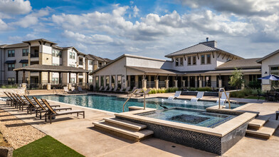 Windmill Ranch Apartments in Odessa, TX - Foto de edificio - Building Photo