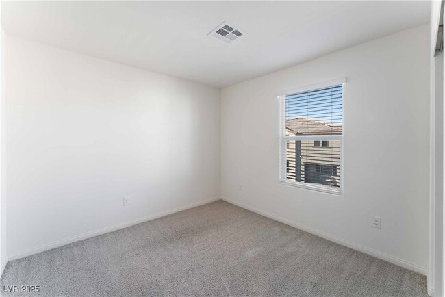 7002 Crimson Shadow St in North Las Vegas, NV - Foto de edificio - Building Photo