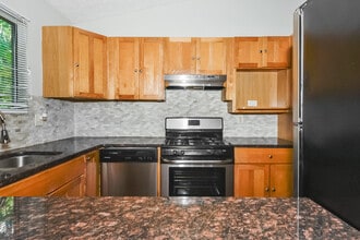 5127 Galbraith Cir in Stone Mountain, GA - Building Photo - Building Photo