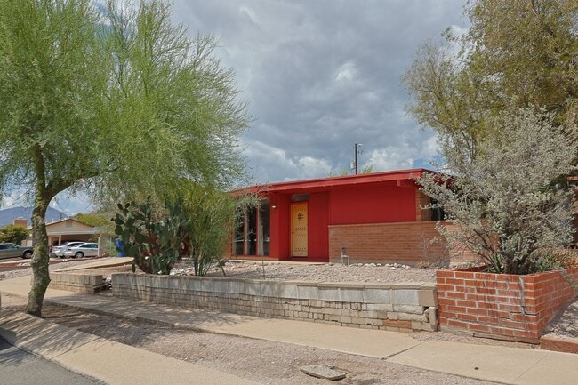 property at 618 N Medford Dr
