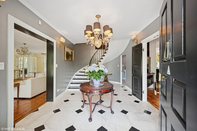 82 Woodley Rd, Unit 101 in Winnetka, IL - Building Photo - Building Photo