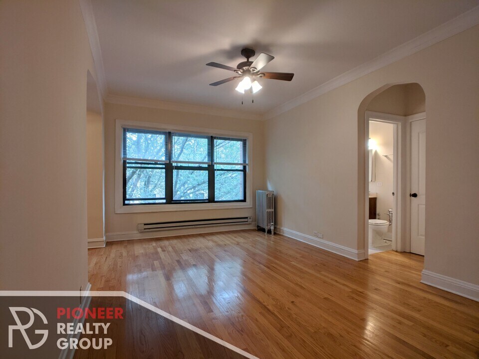 4616 N Paulina St, Unit #4614-402 in Chicago, IL - Building Photo