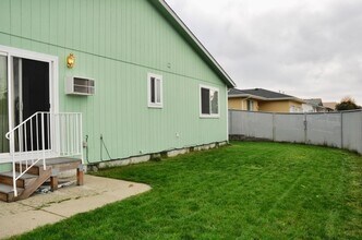 8176 W Boekel Rd in Rathdrum, ID - Building Photo - Building Photo