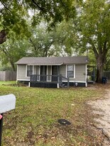 1110 Wilson St in Denton, TX - Building Photo