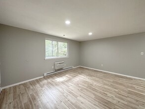 Woodland Manor Apartments in Morrisville, PA - Foto de edificio - Building Photo