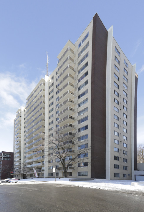 Le Président in Montréal, QC - Building Photo