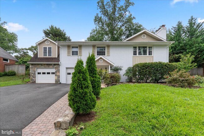 7029 Old Dominion Dr in McLean, VA - Building Photo - Building Photo