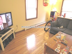 96 Hillside St in Boston, MA - Building Photo - Building Photo