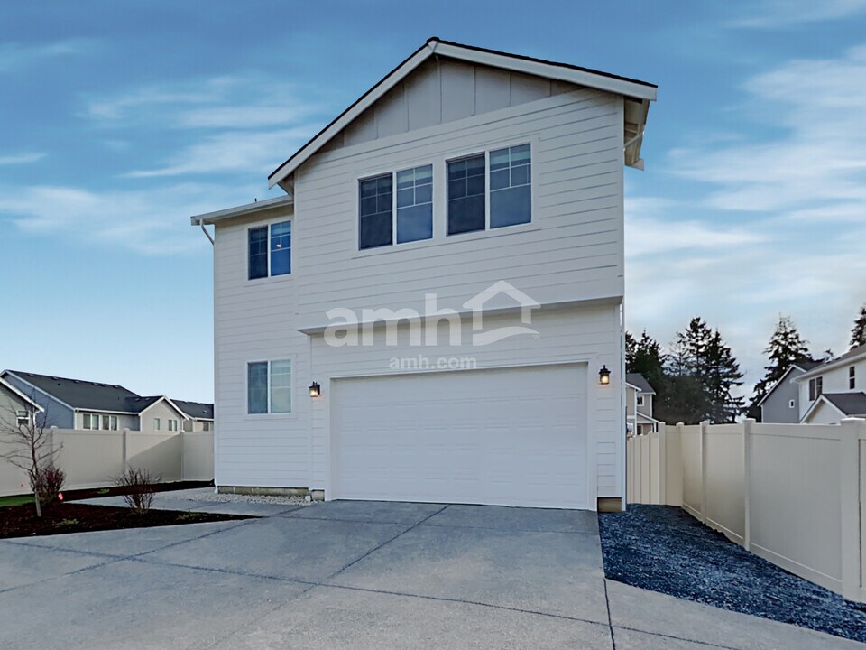 19311 17th Ave Ct E in Spanaway, WA - Building Photo
