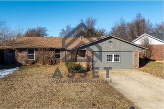 709 Briarwood Dr in Midwest City, OK - Building Photo - Building Photo