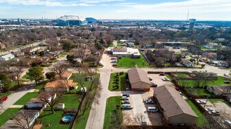106 E Cedar St in Arlington, TX - Building Photo