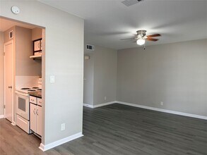 2101 6th Ave N in Texas City, TX - Foto de edificio - Building Photo