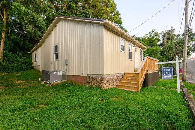 210 Water St in Carthage, TN - Building Photo - Building Photo