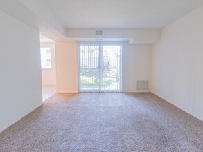 Willow Run Apartments in Willow Grove, PA - Foto de edificio - Building Photo