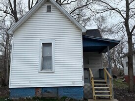 18 S Collett St in Danville, IL - Building Photo