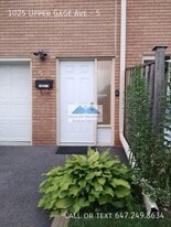 1025 Upper Gage Ave in Hamilton, ON - Building Photo