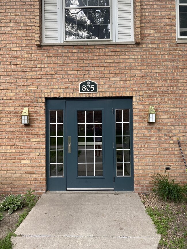 805 Smetana Rd