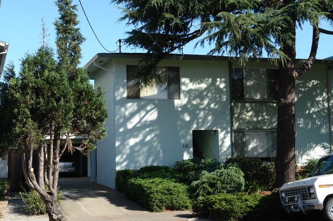 816 Bayswater Ave in Burlingame, CA - Building Photo - Building Photo