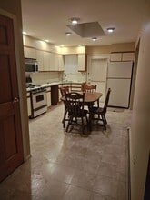 32 Scooter Ln, Unit 2nd floor in Hicksville, NY - Foto de edificio - Building Photo