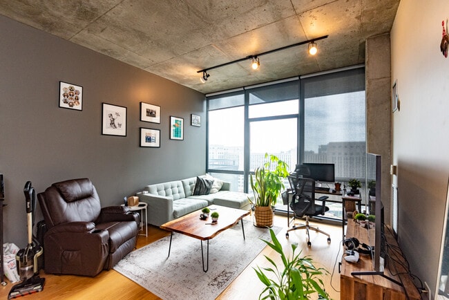 235 W Van Buren St in Chicago, IL - Building Photo - Building Photo